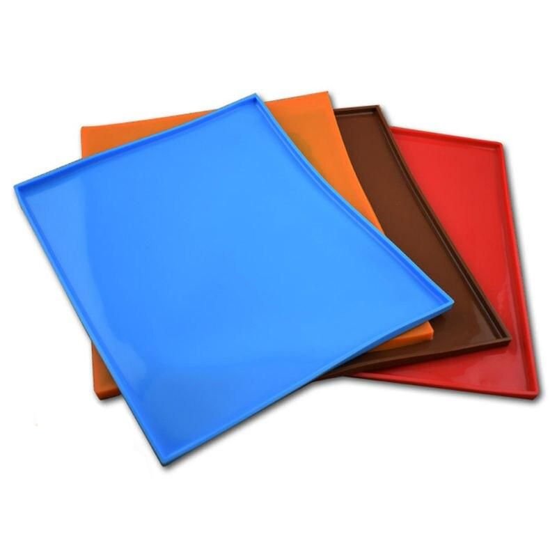 66691-2a59bd.jpeg Eco-Friendly Silicone Pet Feeding Mat - Image 1