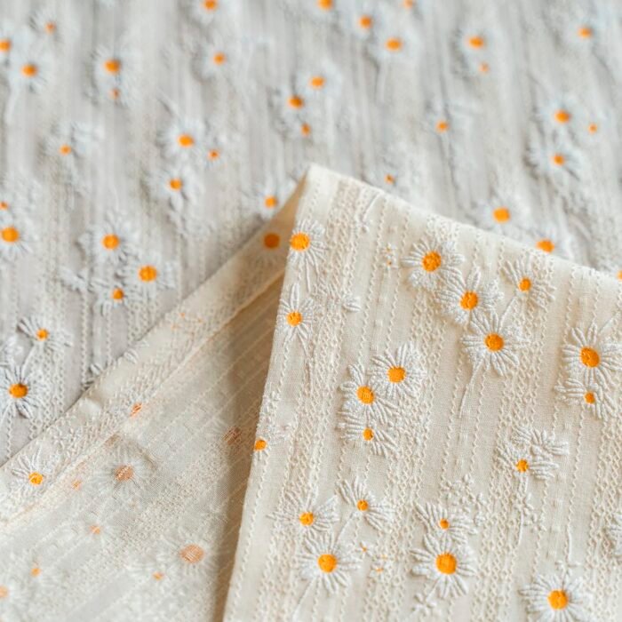 Elegant Daisy Tassel Table Runner - Image 7