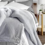 Ultra-Soft Luxurious - Cozy Warm Blanket - Image 3