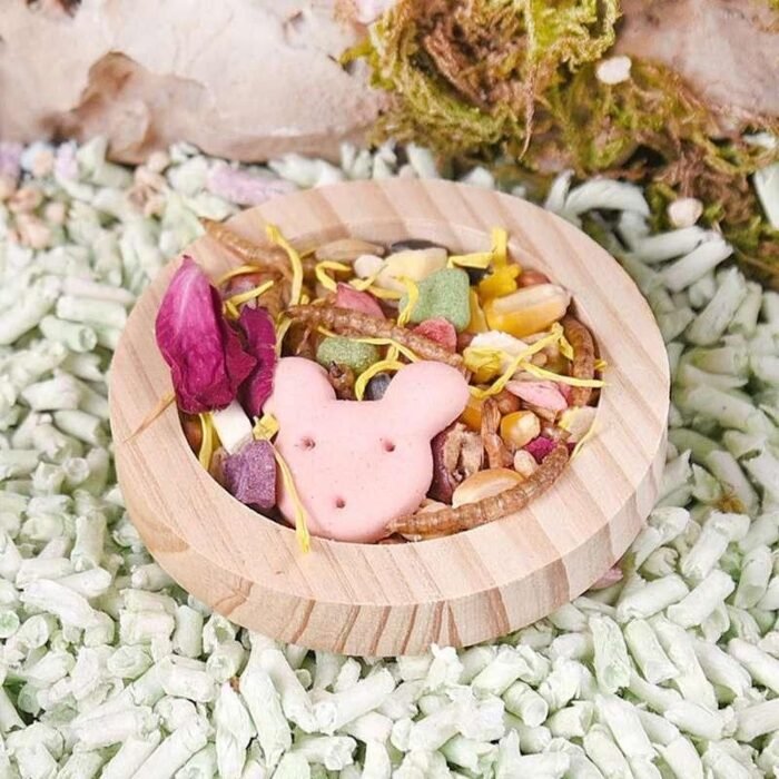 Charming Wooden Pet Food Bowl for Small Animals - Image 1
